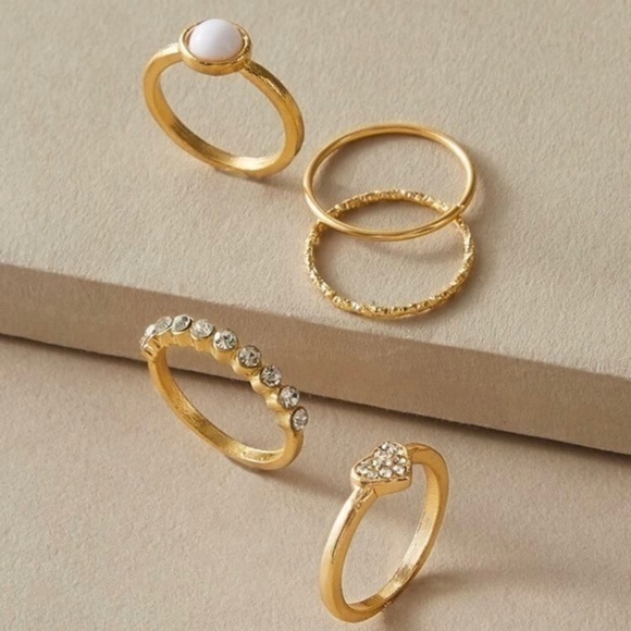 3/$30 💛 Dainty Ring Set - Picture 2 of 3